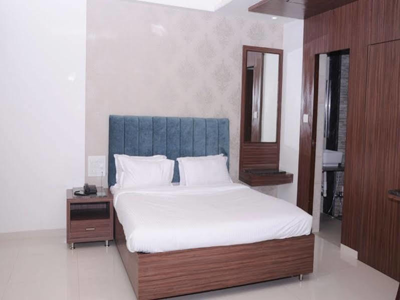 Hotel City Heart Shirdi Ngoại thất bức ảnh